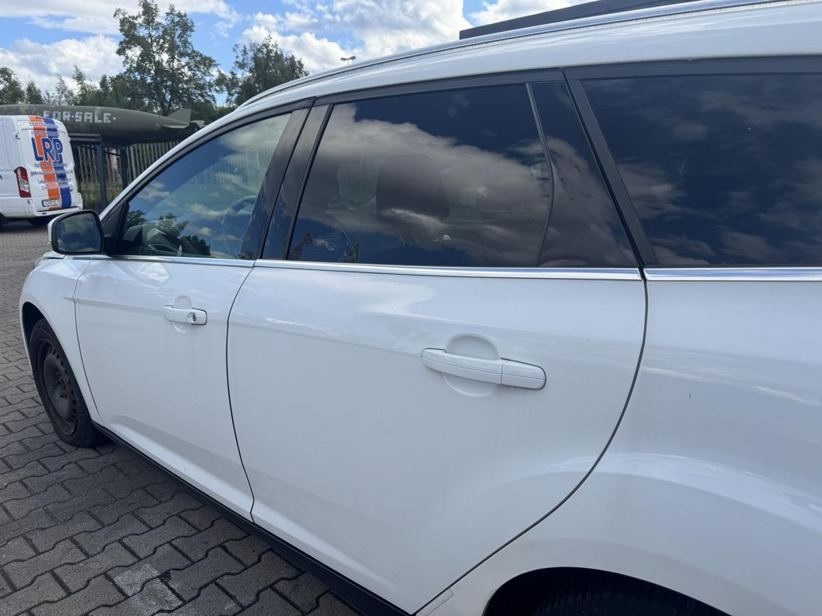 Ford Focus 3 original T&uuml;r hinten links Frost Wei&szlig; Kombi Rohbau Bj.2012